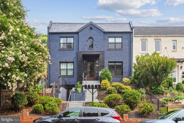 Exterior, Facade, Brick Facade, Rowhouse