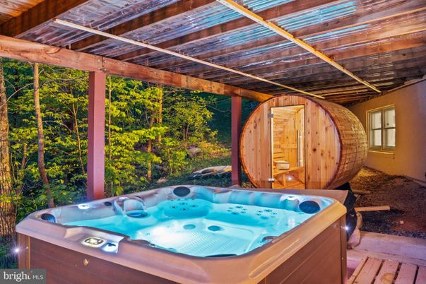 Exterior, Hot Tub