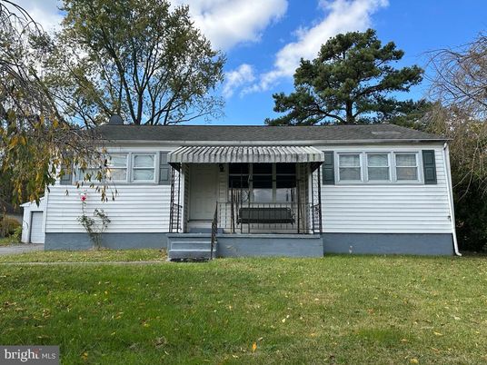 Backyard, Exterior, Facade, Cape Cod