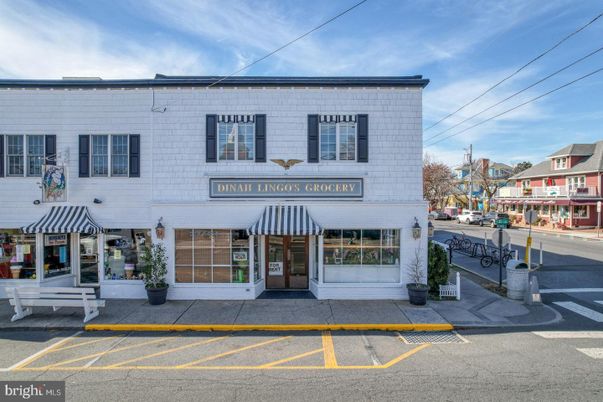 Exterior, Facade, Rowhouse