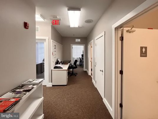 Home Office, Interior