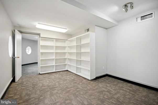 Empty room, Interior, Walk-in Closets