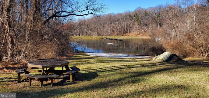 Exterior, Lake