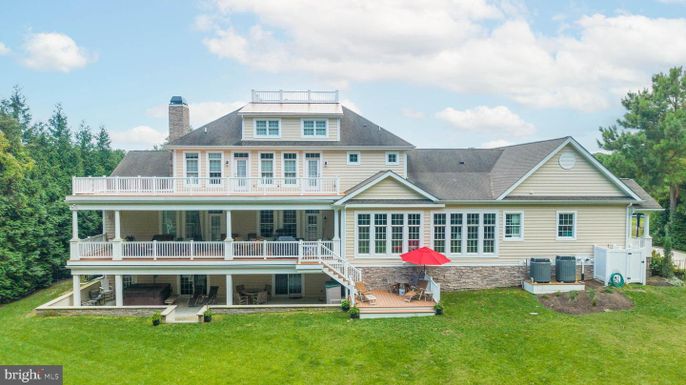 Backyard, Exterior, Facade, Queen Anne Victorian