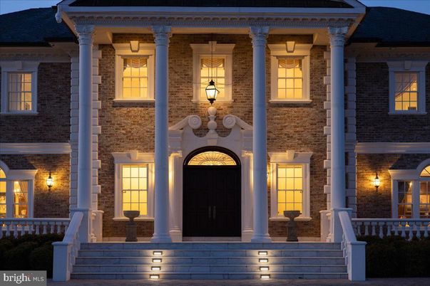 Exterior, Facade, Brick Facade, Georgian