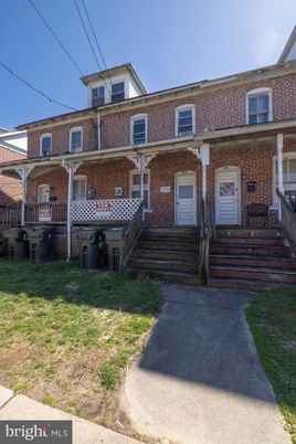 Exterior, Facade, Brick Facade, Rowhouse