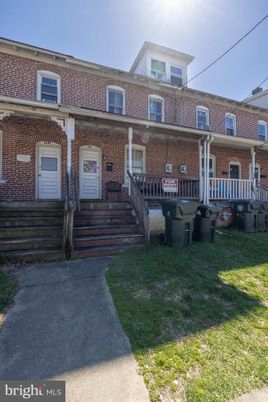 Exterior, Facade, Brick Facade, American Foursquare