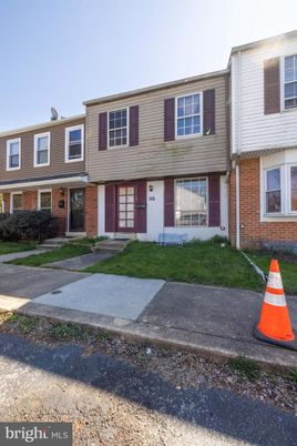 Exterior, Facade, Brick Facade, Raised Ranch