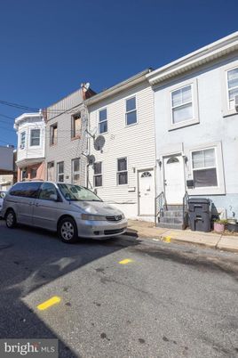 Exterior, Facade, Rowhouse