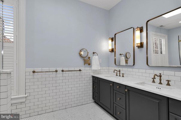 Bathroom, Dual Sink Vanities, Interior
