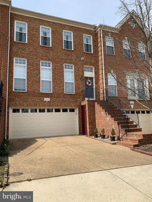 Attached, Exterior, Facade, Brick Facade, Rowhouse