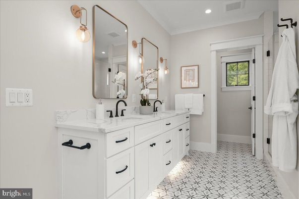 Bathroom, Dual Sink Vanities, Interior, Recessed Lighting