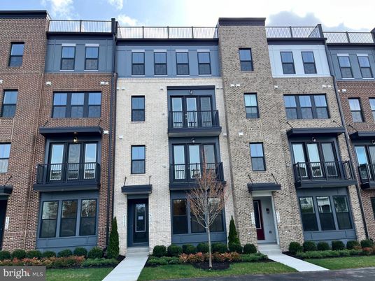 Exterior, Facade, Brick Facade, Rowhouse