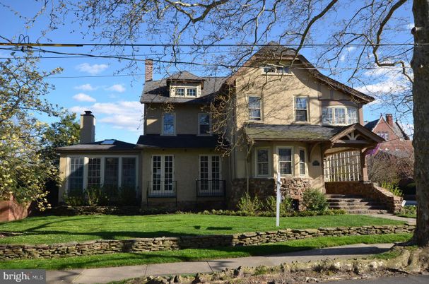 Exterior, Facade, American Foursquare
