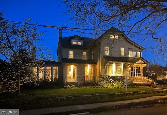 Attached, Exterior, Facade, Queen Anne Victorian