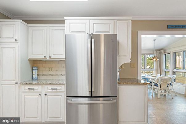 Dining room, Interior, Kitchen, Pendant Lights, Stainless Steel Appliances