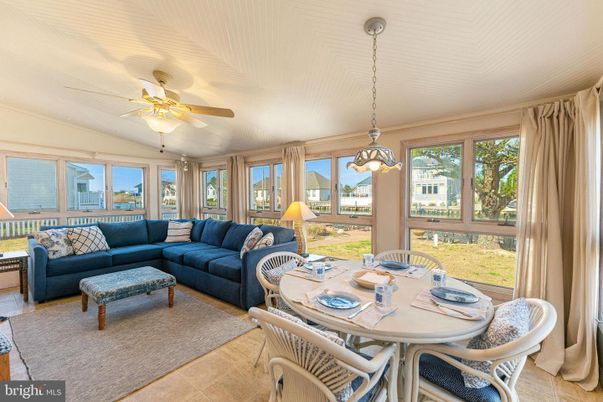 Dining room, Interior, Living room, Pendant Lights, Sun Room