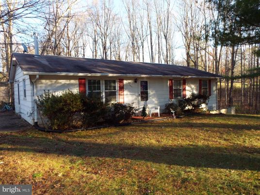 Backyard, Exterior, Facade, Ranch