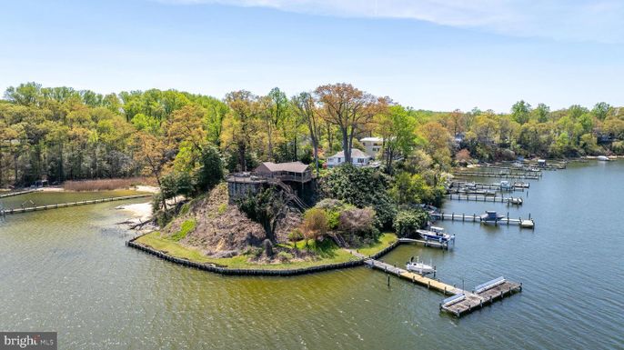 Exterior, Lake
