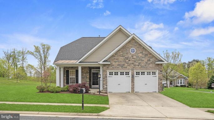 Attached, Exterior, Facade, Brick Traditional