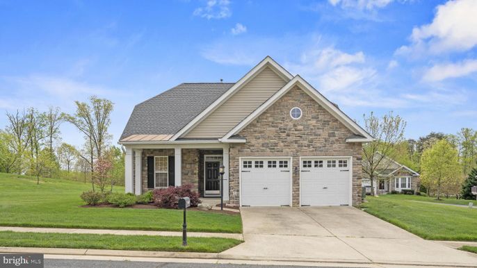 Attached, Exterior, Facade, Brick Traditional
