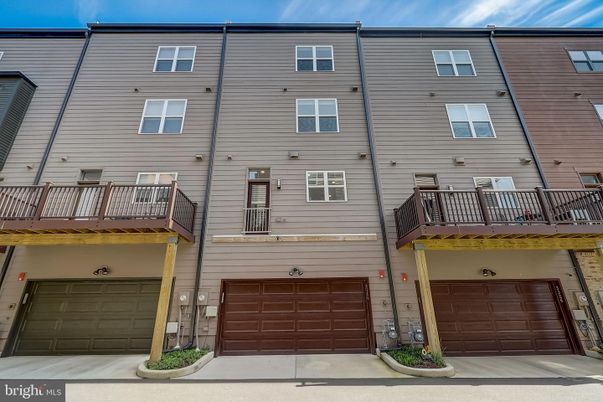 Attached, Exterior, Facade, Rowhouse