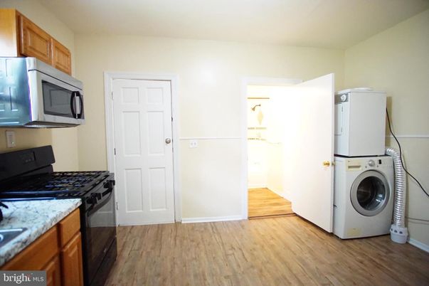 Interior, Utility Closets, Washer, Wood Texture Flooring