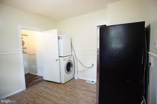 Interior, Utility Closets, Washer, Wood Texture Flooring