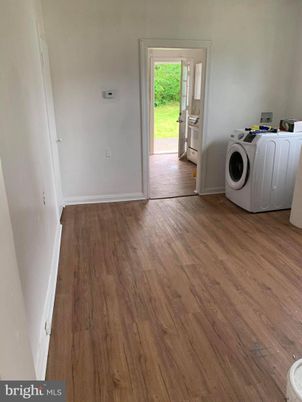 Interior, Washer, Wood Texture Flooring