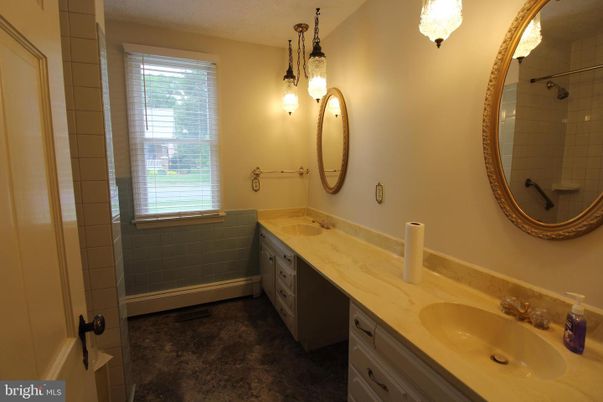 Bathroom, Dual Sink Vanities, Interior, Pendant Lights