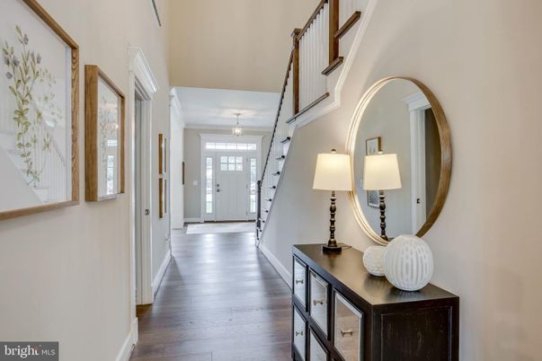 Interior, Pendant Lights, Wood Texture Flooring