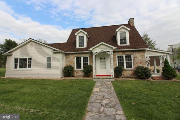 Exterior, Facade, Cape Cod