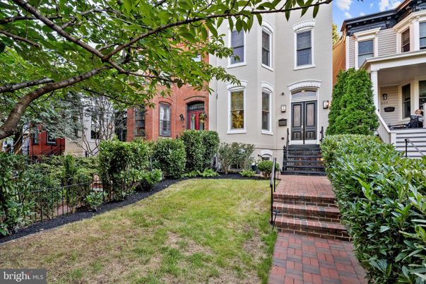 Exterior, Facade, Brick Facade, Rowhouse