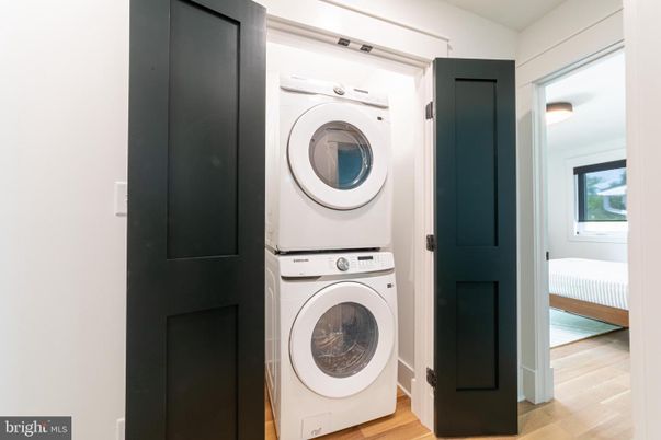 Interior, Utility Closets, Washer, Wood Texture Flooring