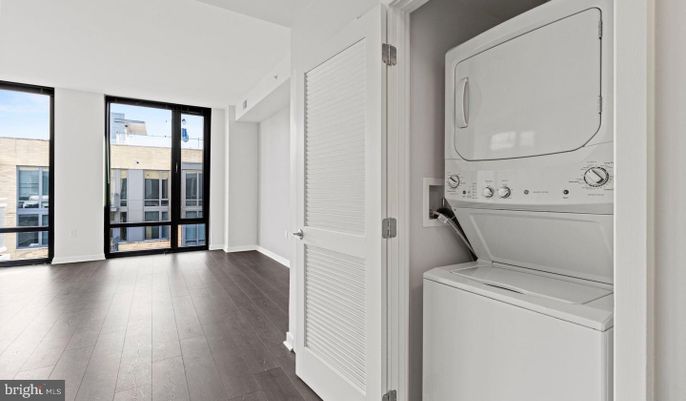Interior, Utility Closets, Washer, Wood Texture Flooring