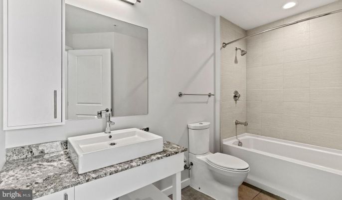 Bathroom, Interior, Recessed Lighting
