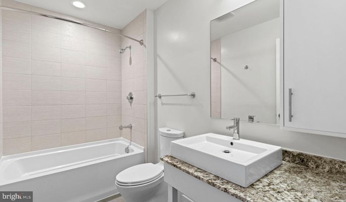 Bathroom, Interior, Recessed Lighting
