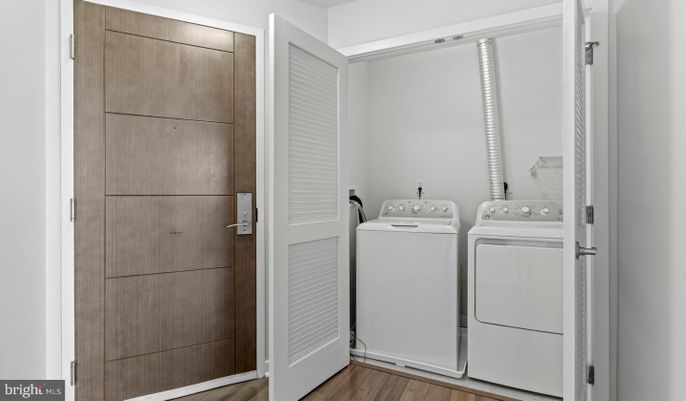 Interior, Utility Closets, Washer, Wood Texture Flooring