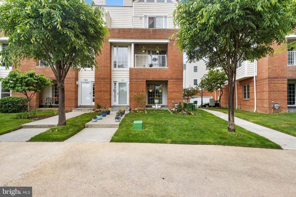 Exterior, Facade, Brick Facade, Rowhouse