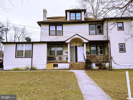 Exterior, Facade, American Foursquare