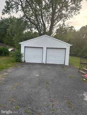 Detached Garage, Exterior