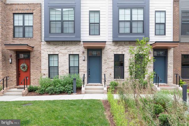 Exterior, Facade, Brick Facade, Rowhouse