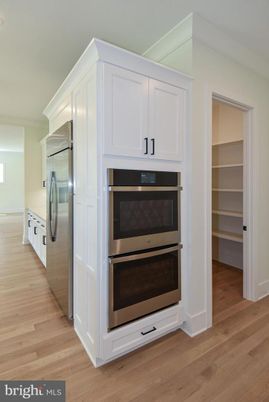 Interior, Kitchen, Washer, Wood Texture Flooring