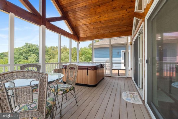 Exterior, Hot Tub, Sun Room, Wooden Ceilings
