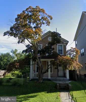 Backyard, Exterior, Facade, Queen Anne Victorian