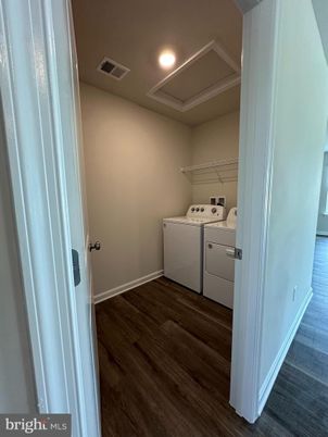 Interior, Recessed Lighting, Washer, Wood Texture Flooring