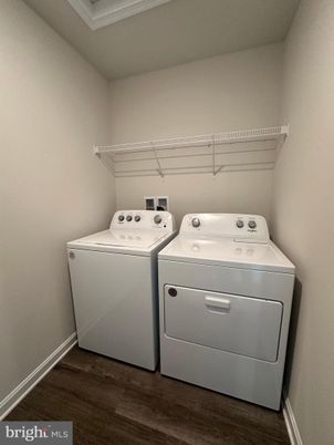 Interior, Utility Closets, Washer, Wood Texture Flooring