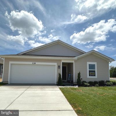Attached, Exterior, Facade, American Craftsman