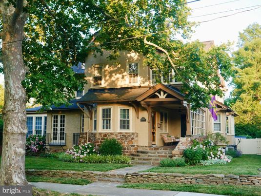 Exterior, Facade, American Foursquare