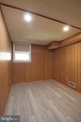 Empty room, Interior, Recessed Lighting, Wood Texture Flooring, Wooden Walls